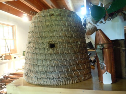 DSCN1863 honeybee skep