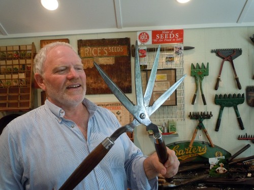 DSCN1905 the collector, with a four-bladed hedge pruner