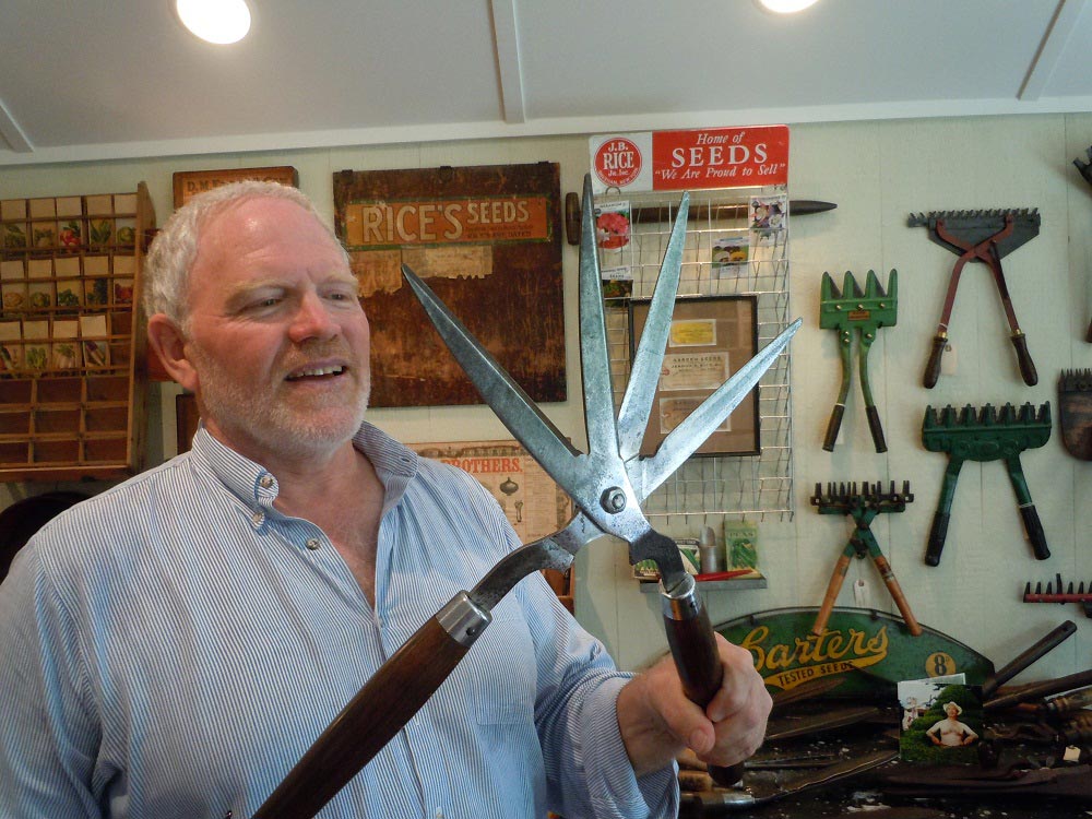 the collector, with a four-bladed hedge pruner